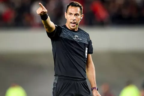 الأرجنتيني فاكوندو يدير مباراة دورتموند ومونتيري في ختام ثمن نهائي المونديال